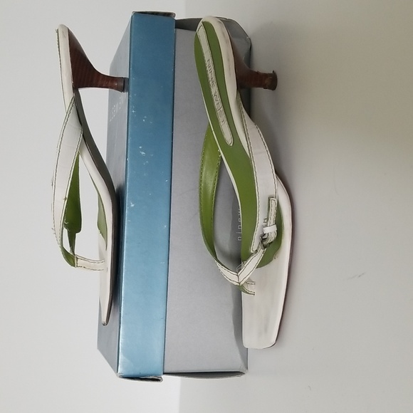 Nine West kitten heel size 6.5 thong sandal - Picture 5 of 5